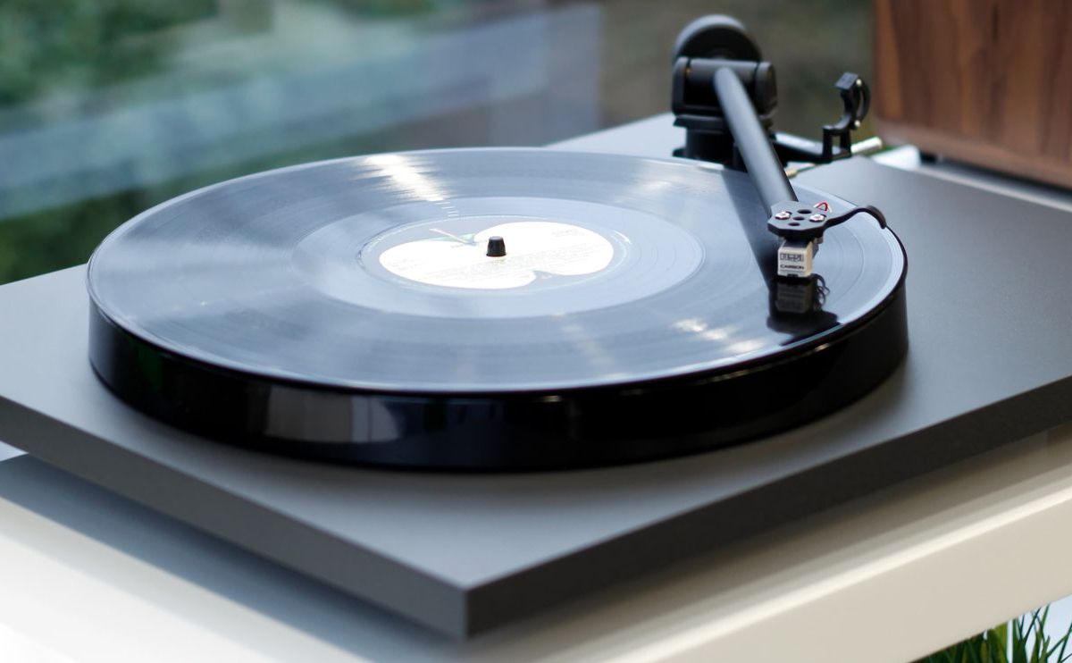 Rega Planar 1 Turntable