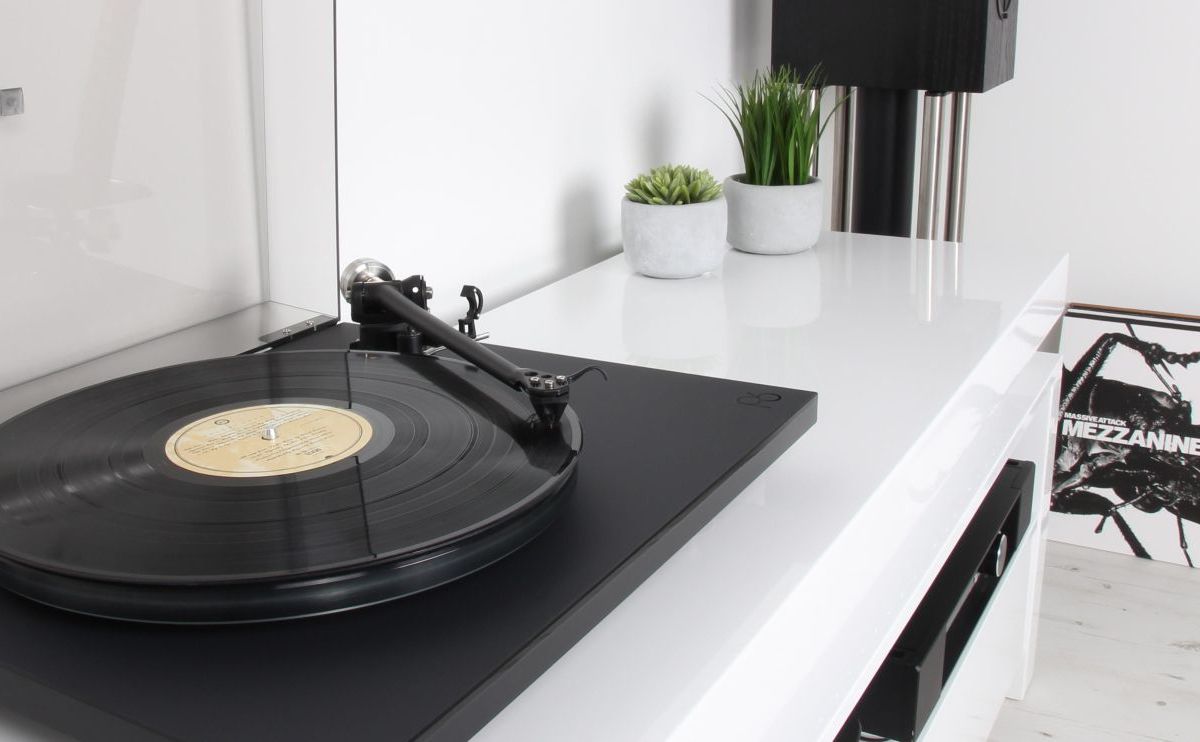 Rega Planar 6 | Hero | 1