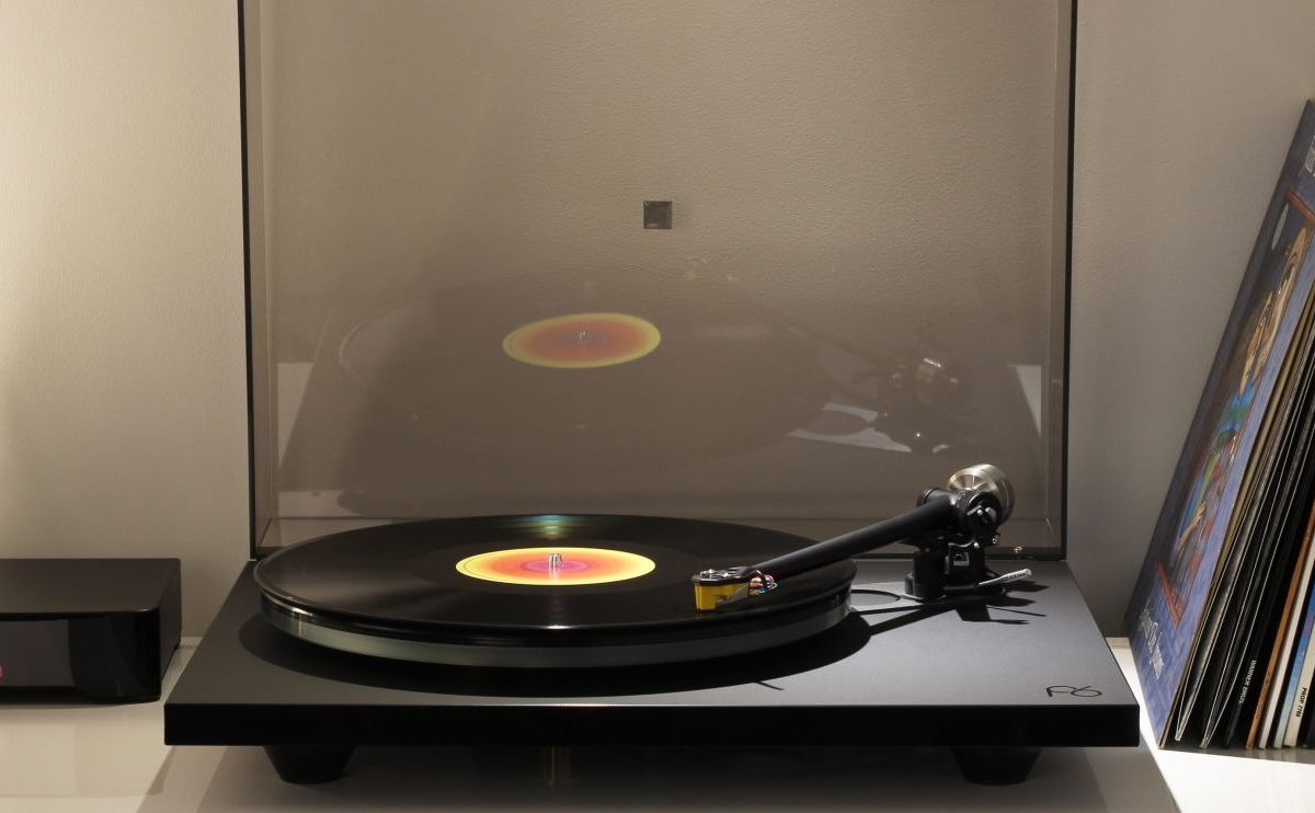 Rega Planar 6 Turntable