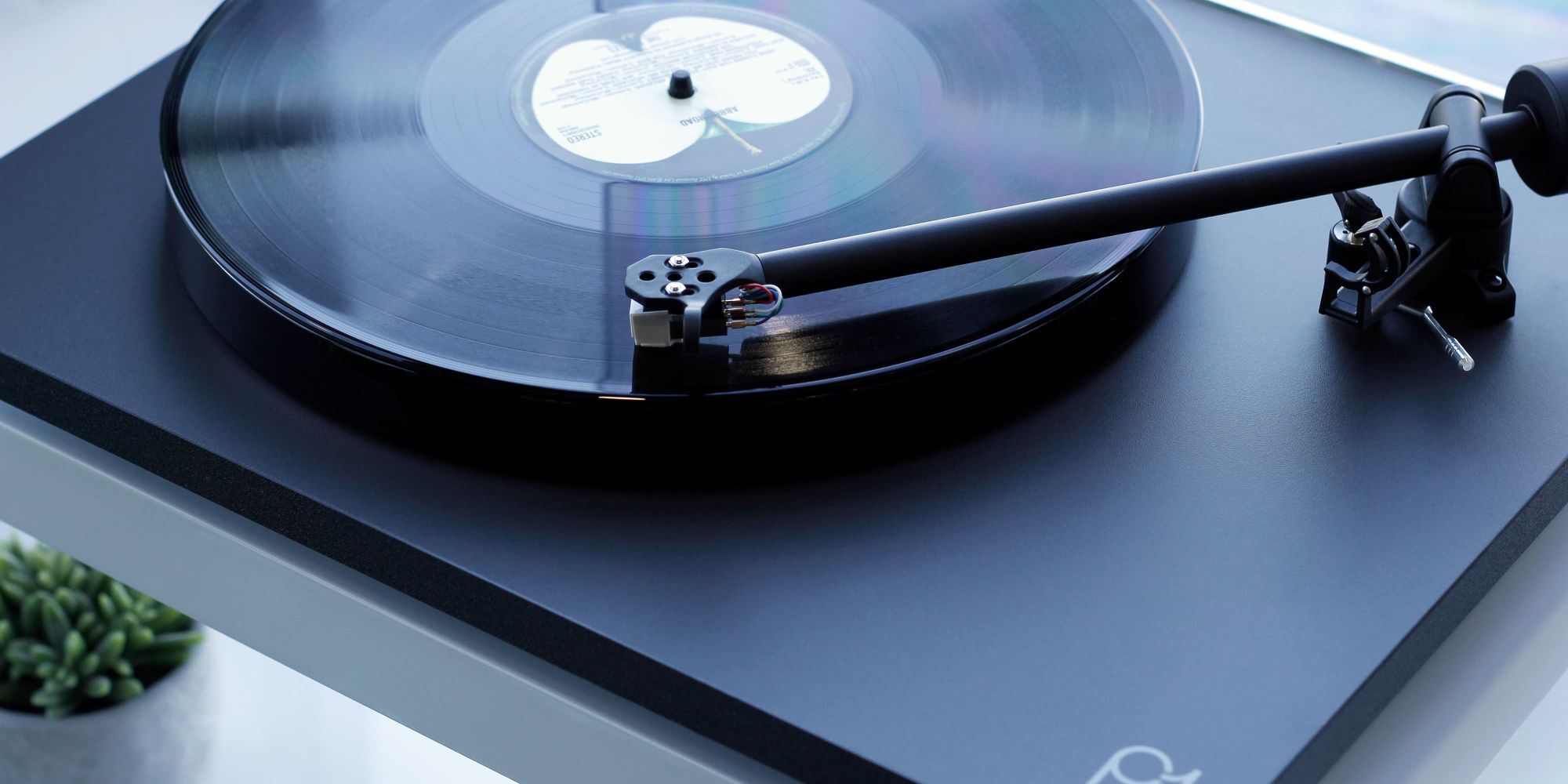 Rega Planar 1 Turntable