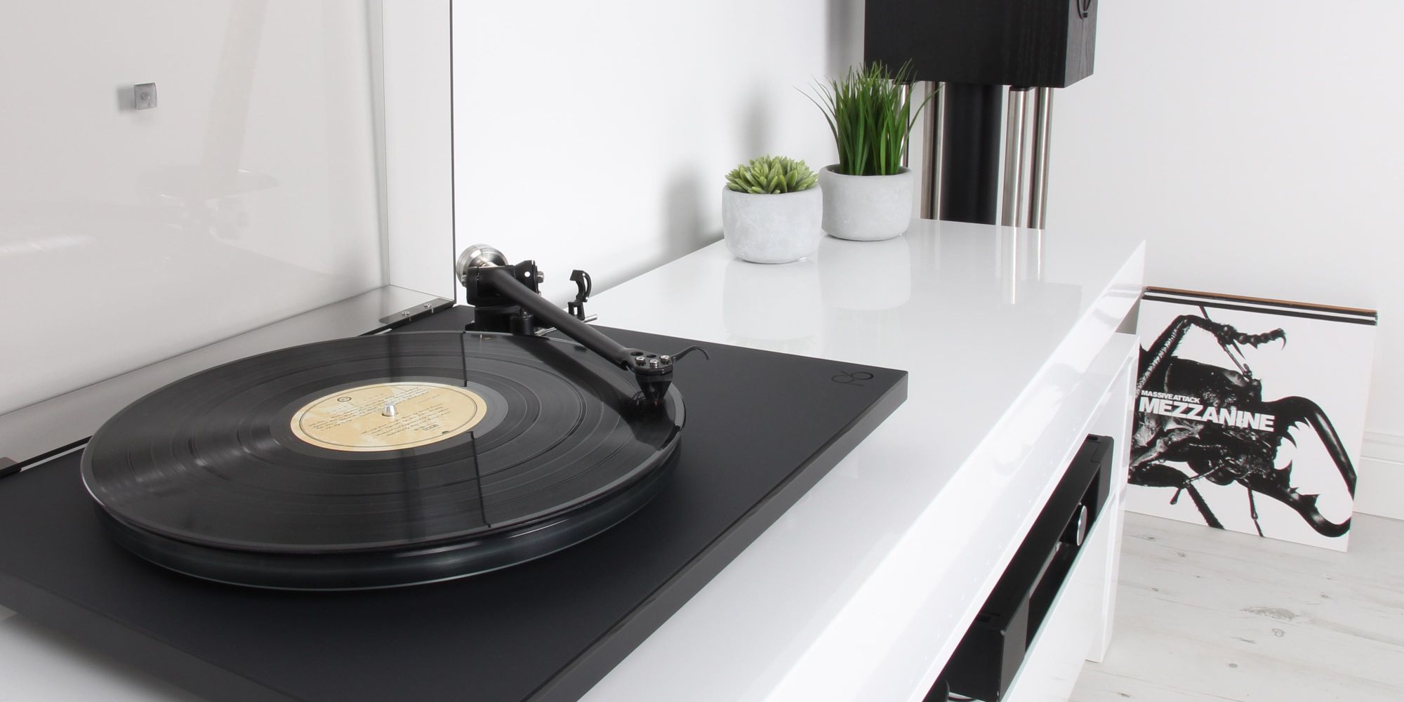 Rega Planar 6 | Hero | 1